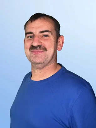 Foto Michael von Hebel freundlich in Kamera lächelnd